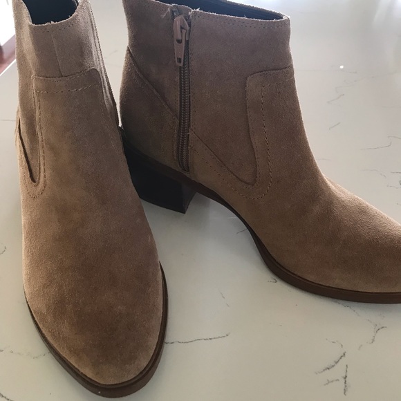 BCBGeneration BCBG suede booties ankle boots 7M - Picture 2 of 5